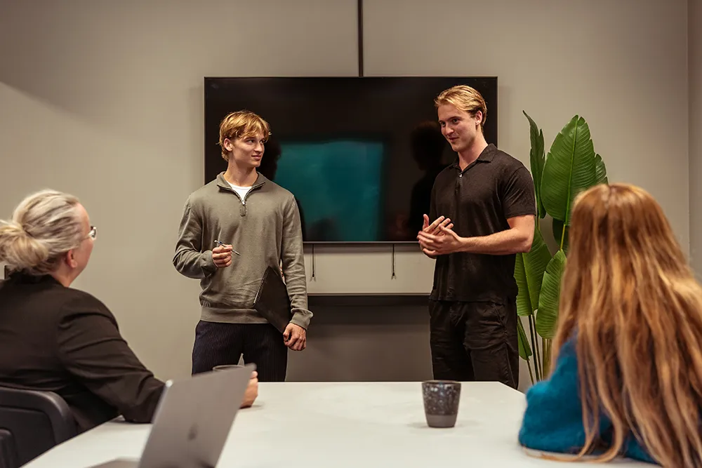 arovex elias och elliot presentation mötesrum