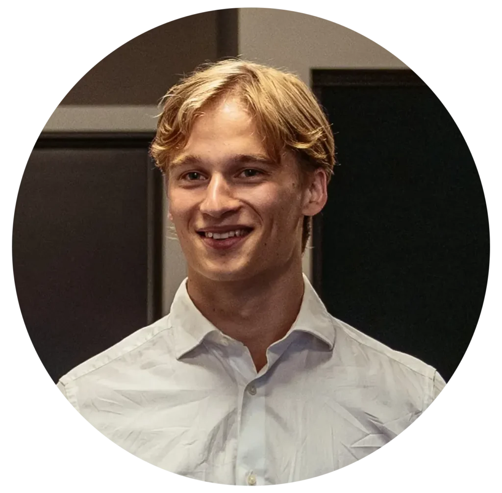 arovex elliot profil